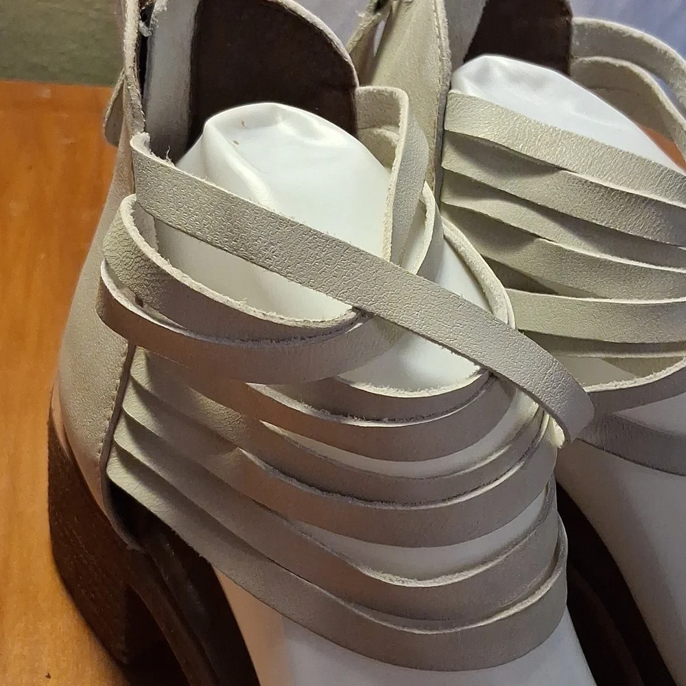 Geewawa Elegant Beige Strappy Sandals Size 8.5